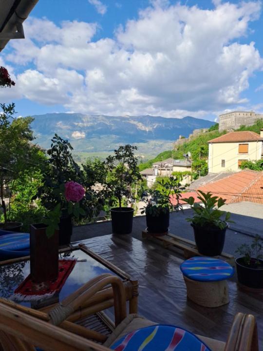 Manga Guesthouse Gjirokastër Exterior foto